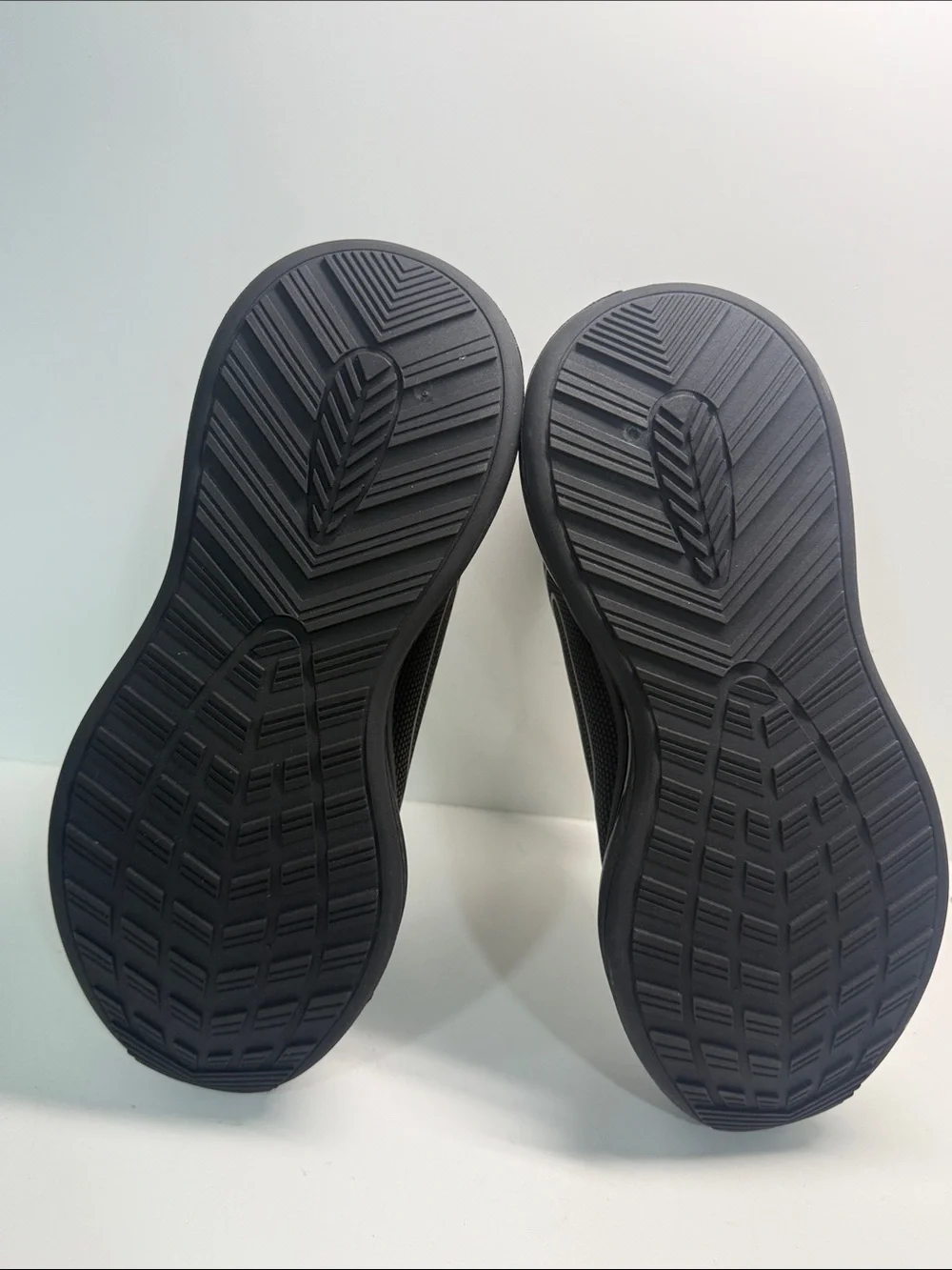 SAFETREK reinforced-toe work shoes.Size 44 It's like a size 11.